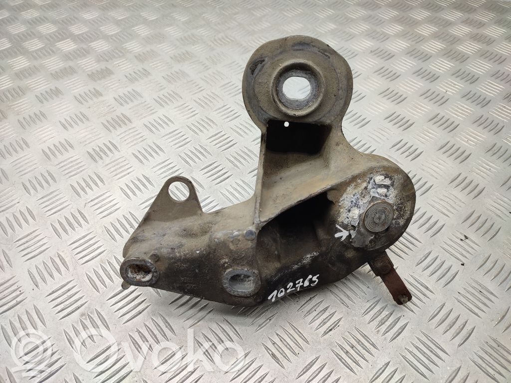 Engine mounting bracket   4F0199352E