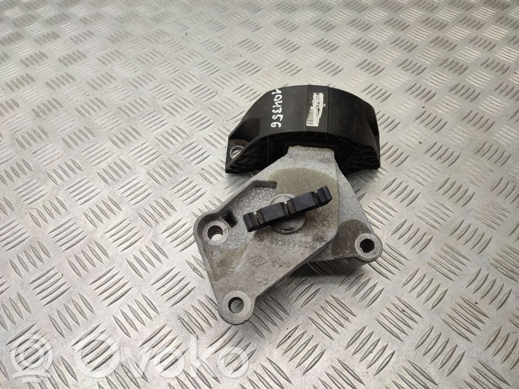 Dacia Sandero II Engine mount bracket 