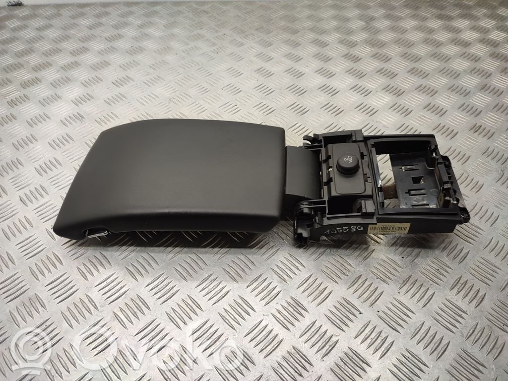 Volvo XC70 Armrest 
