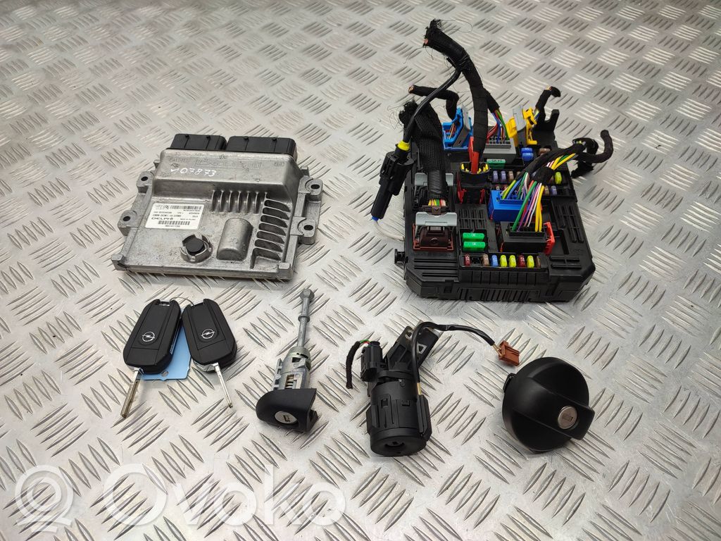 Opel Vivaro Engine ECU kit and lock set 