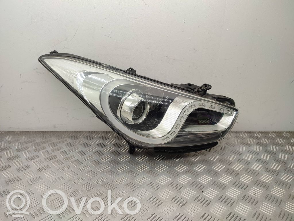 Hyundai i40 Lampa przednia 