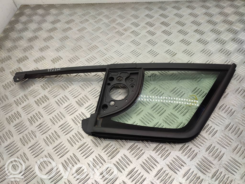 Opel Combo E Ventanilla de ventilación de la puerta delantera cuatro puertas 