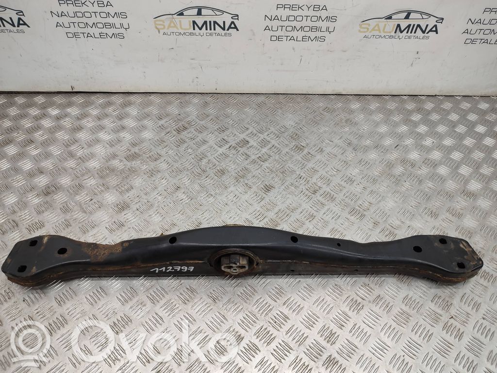 Volkswagen Touareg II Soporte de montaje de la caja de cambios 