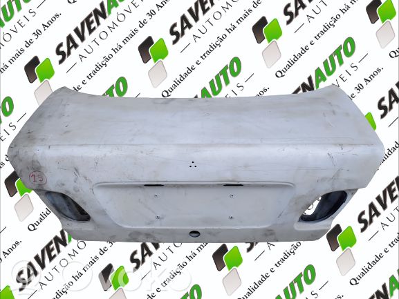 Mercedes-Benz E W210 Takaluukun/tavaratilan kansi 