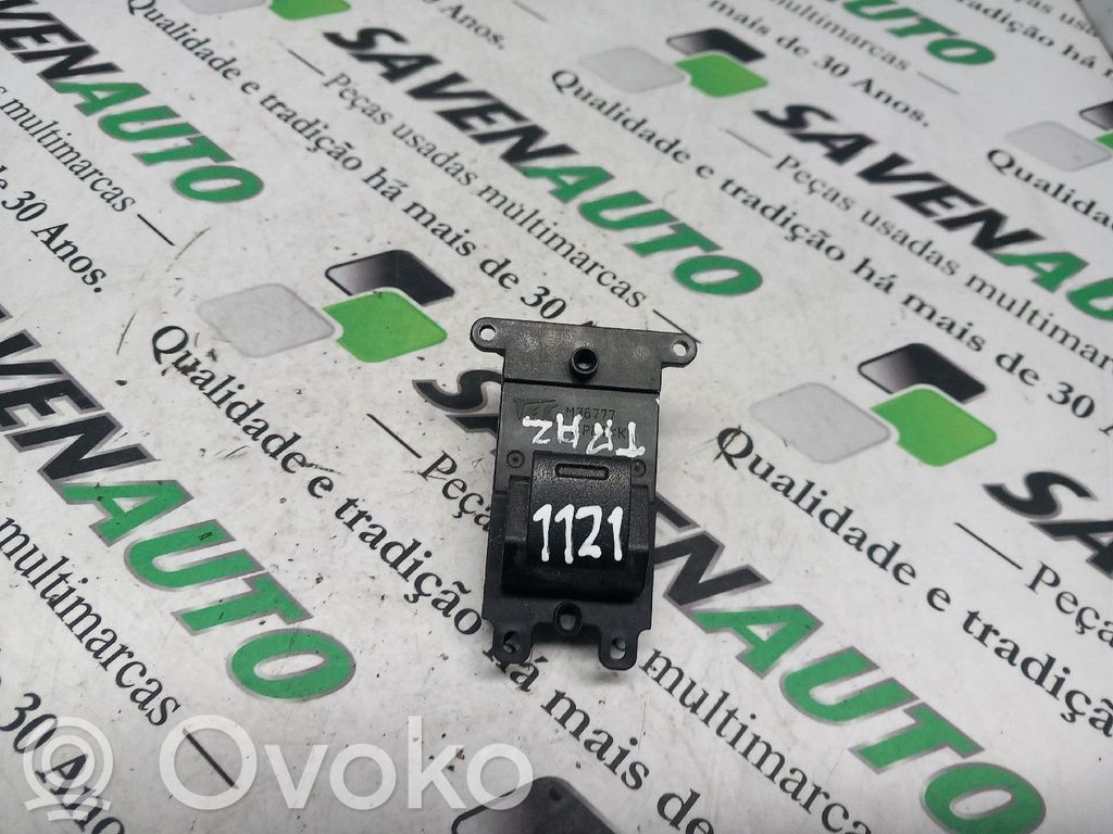 Electric window control switch   M36780