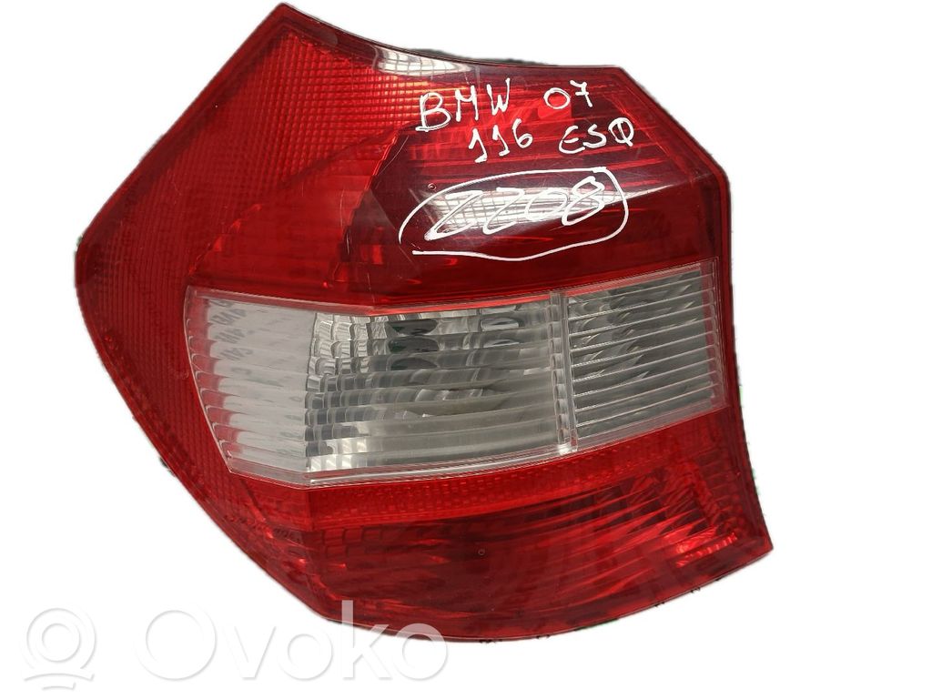 Tailgate rear/tail lights