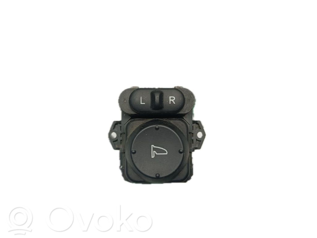 Wing mirror switch