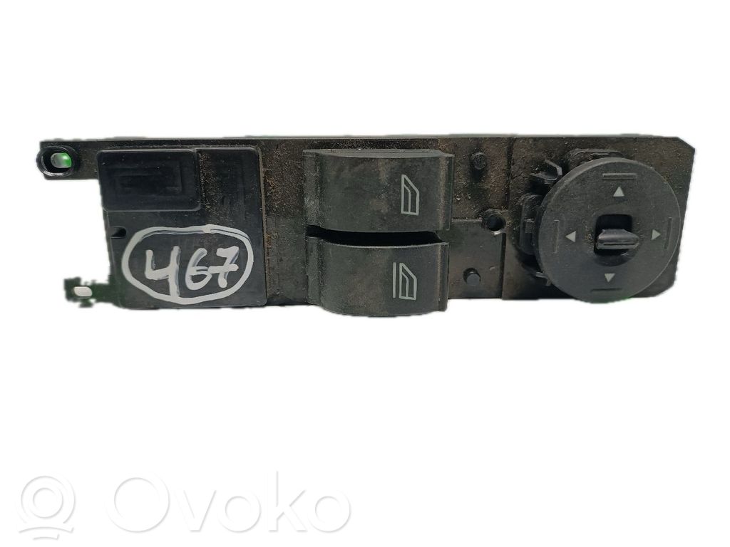 Ford Focus Przyciski szyb 