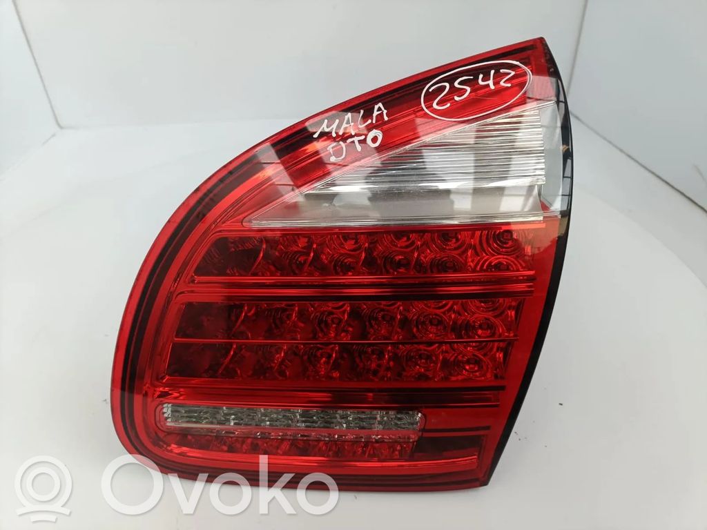 Porsche Cayenne (92A) Takaluukun takavalot 