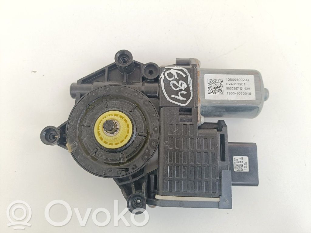 Dacia Duster Motor del regulador de la ventanilla de la puerta delantera 