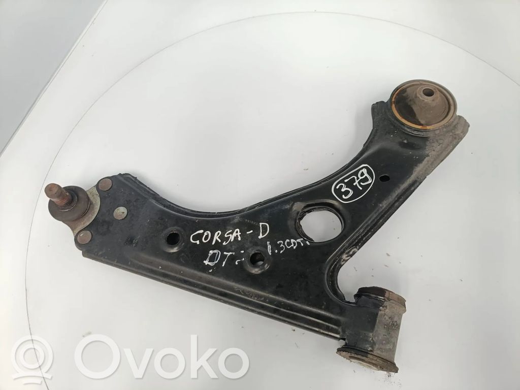 Opel Corsa D Рычаг 