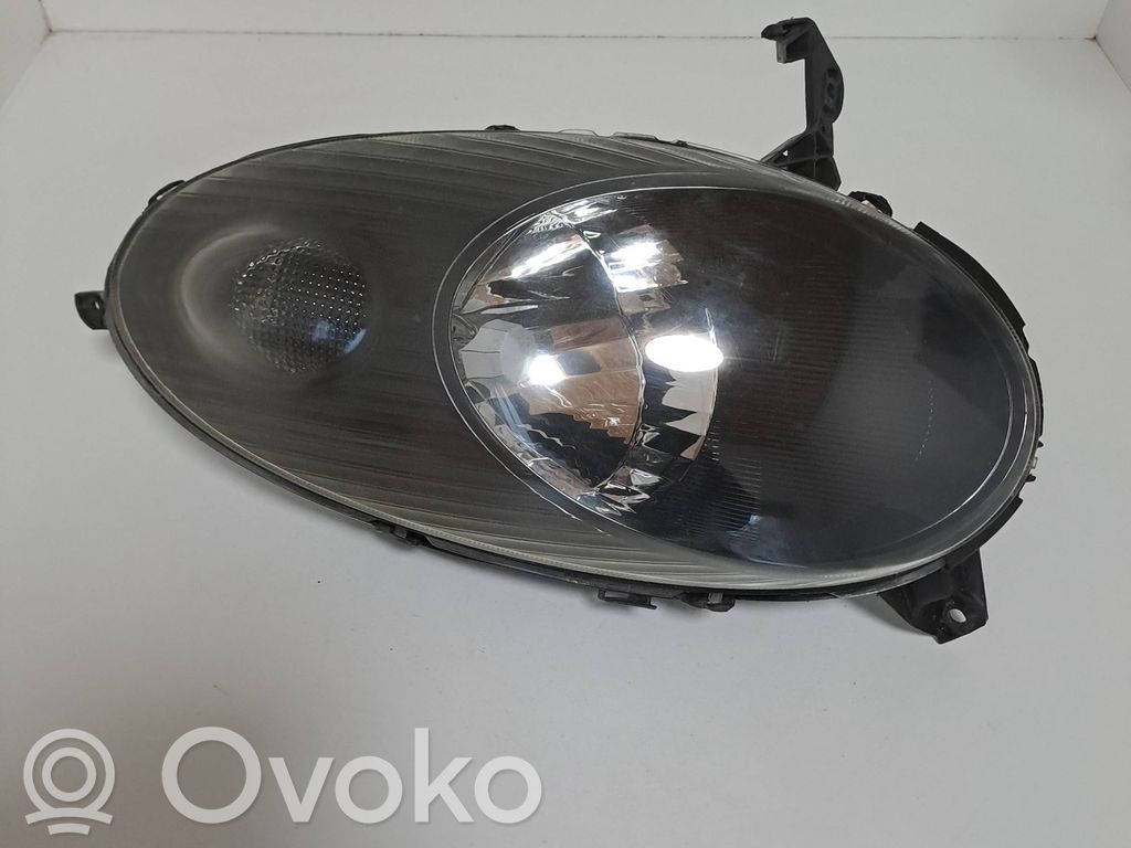 Nissan Micra Lampa przednia 