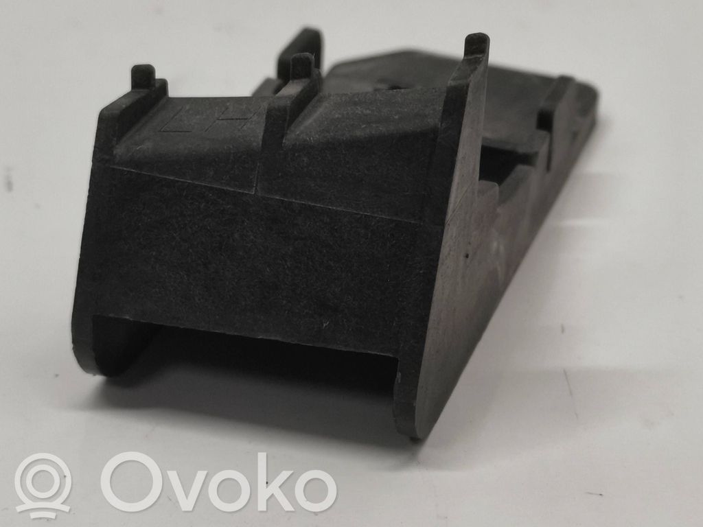 Mazda 6 Headlight/headlamp mounting bracket 