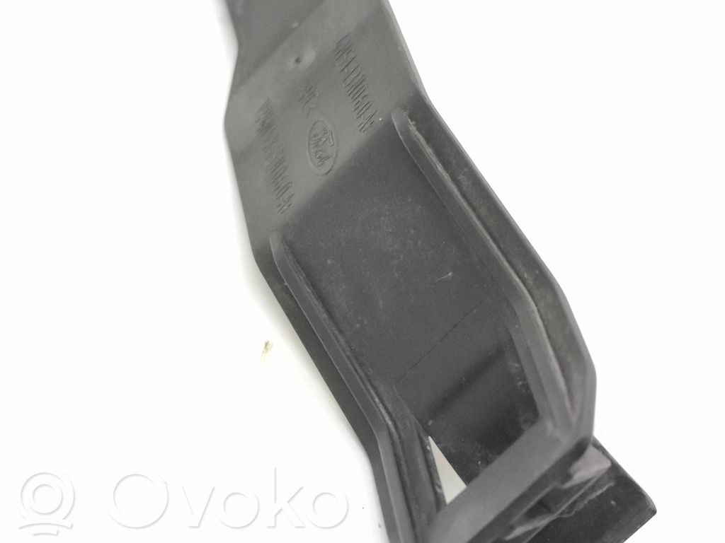 Ford Focus Headlight/headlamp mounting bracket 