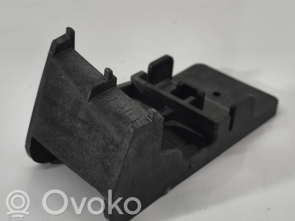 Mazda 6 Headlight/headlamp mounting bracket 