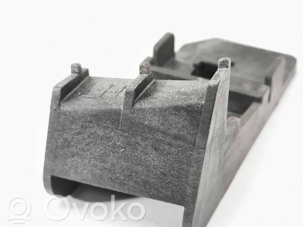 Mazda 6 Headlight/headlamp mounting bracket 