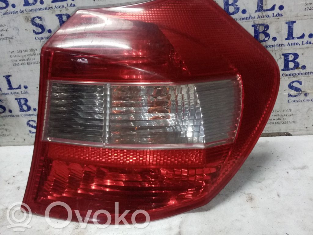 Tailgate rear/tail lights