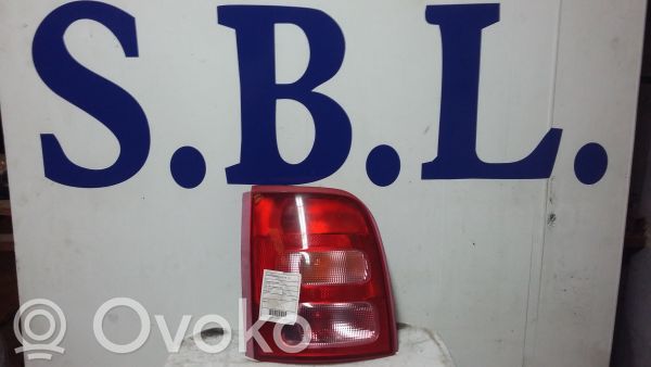 Nissan Micra Задний фонарь в крышке 