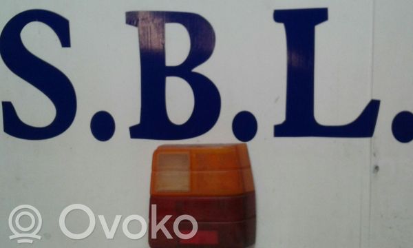 Fiat Uno Galinis žibintas dangtyje 