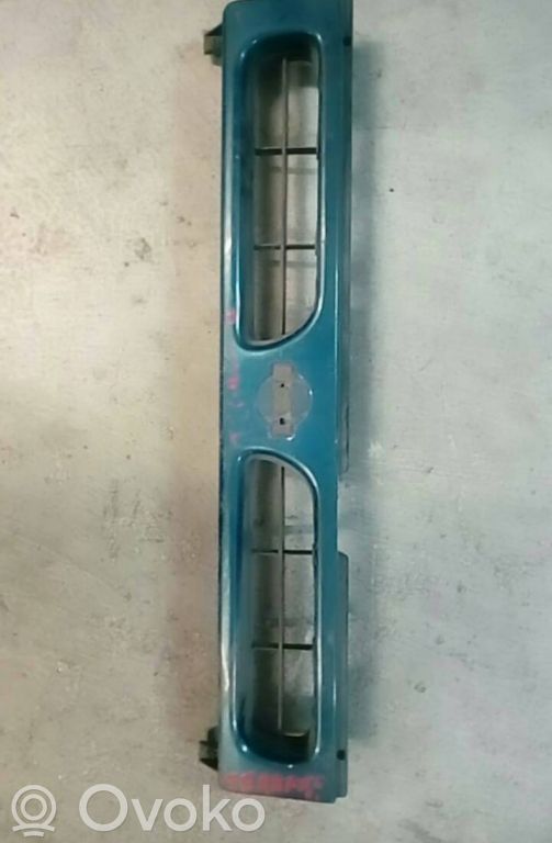 Front grill   049007