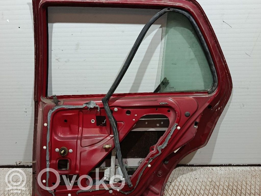 Renault Clio I Mecanismo para subir la puerta trasera sin motor 