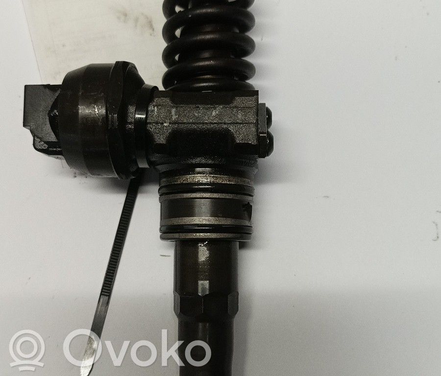 Volkswagen Golf V Inyector de combustible 
