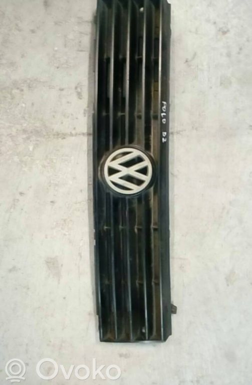 Volkswagen Polo II 86C 2F Priekšējais režģis 