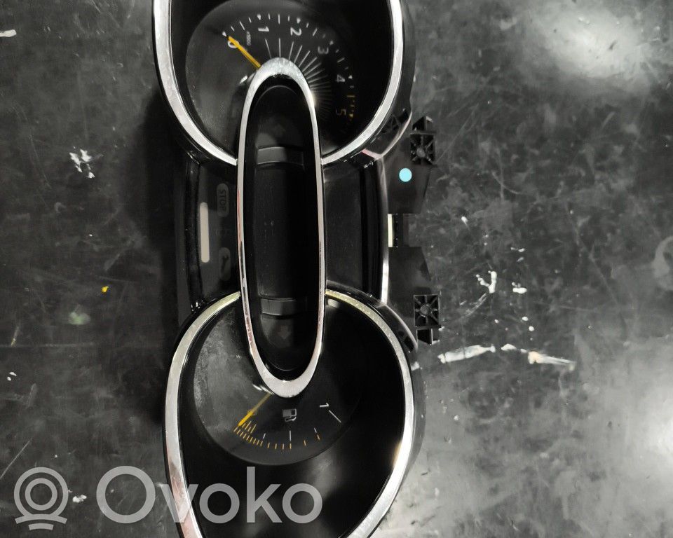 Renault Clio IV Speedometer (instrument cluster) 