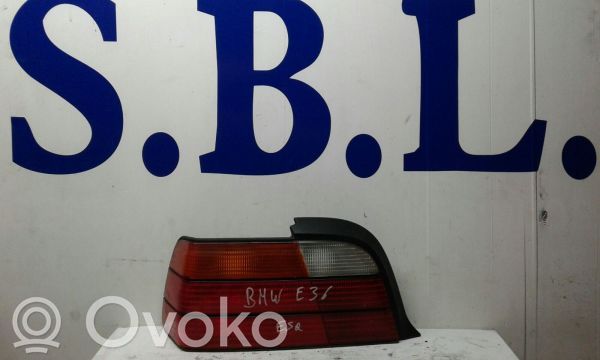 Tailgate rear/tail lights