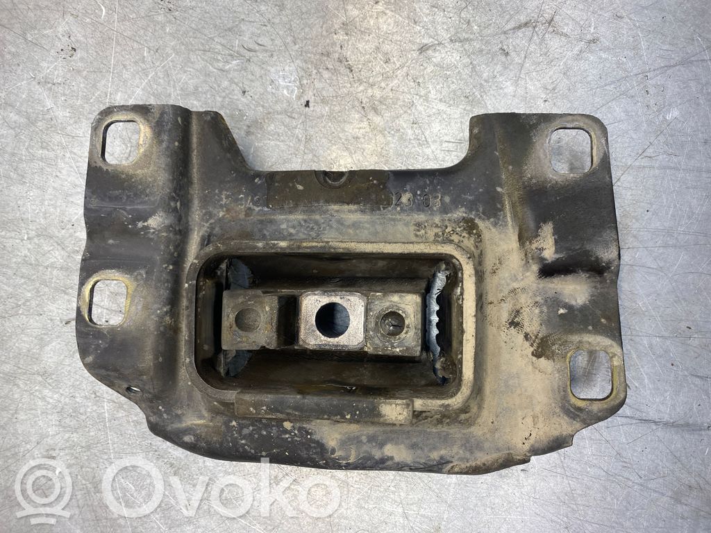 Volvo V50 Engine mount bracket 