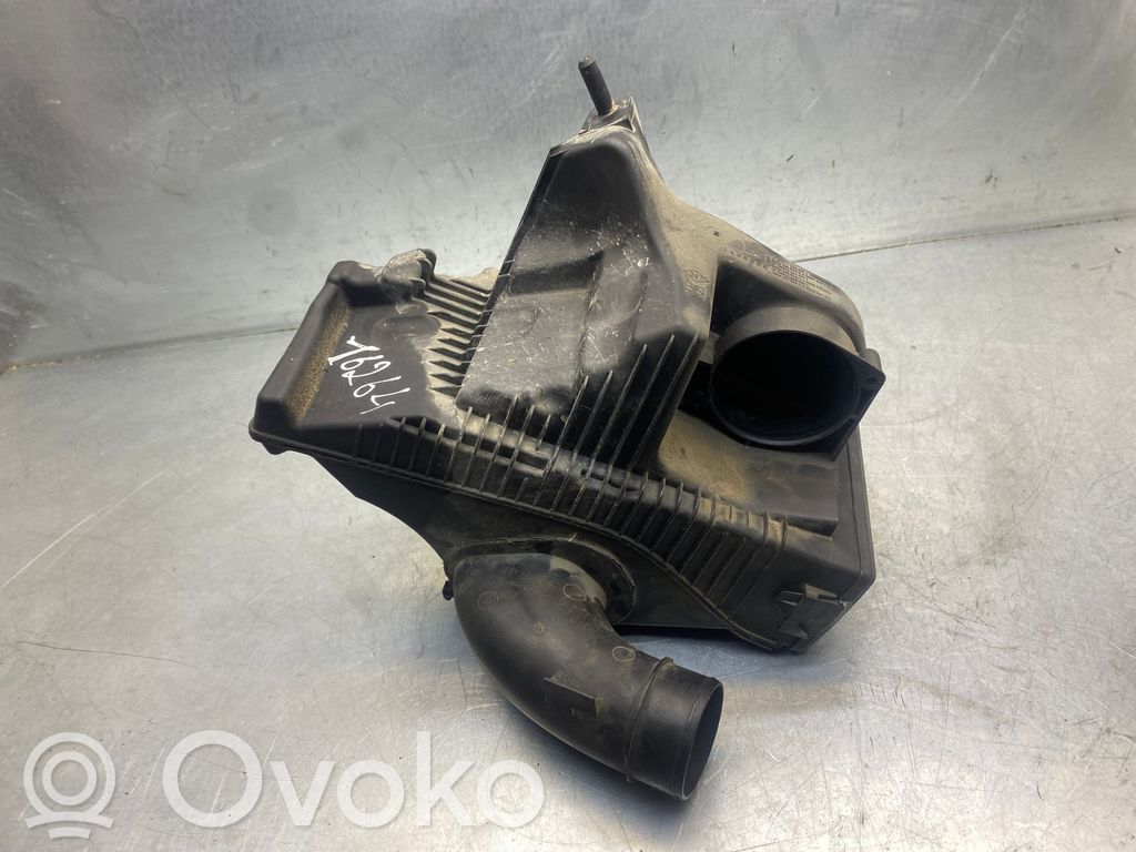 Renault Clio III Air filter box 