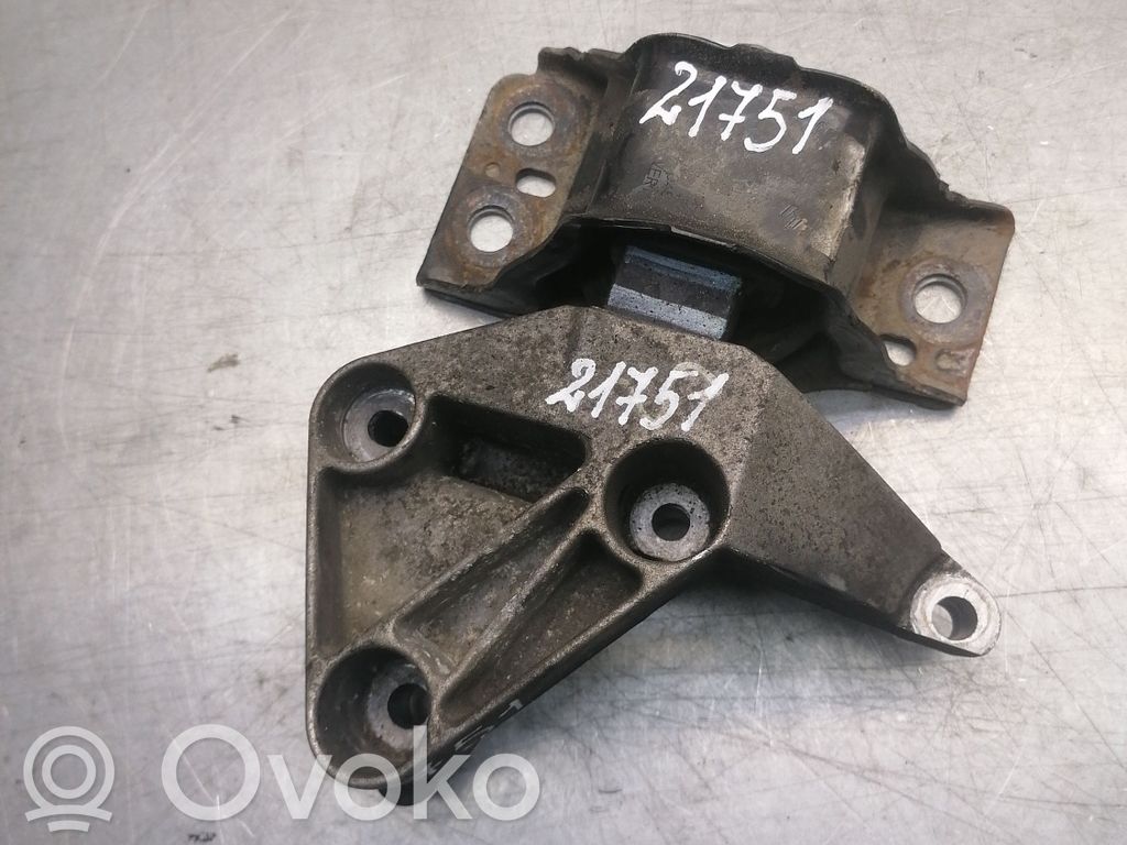 Renault Scenic II -  Grand scenic II Engine mount bracket 