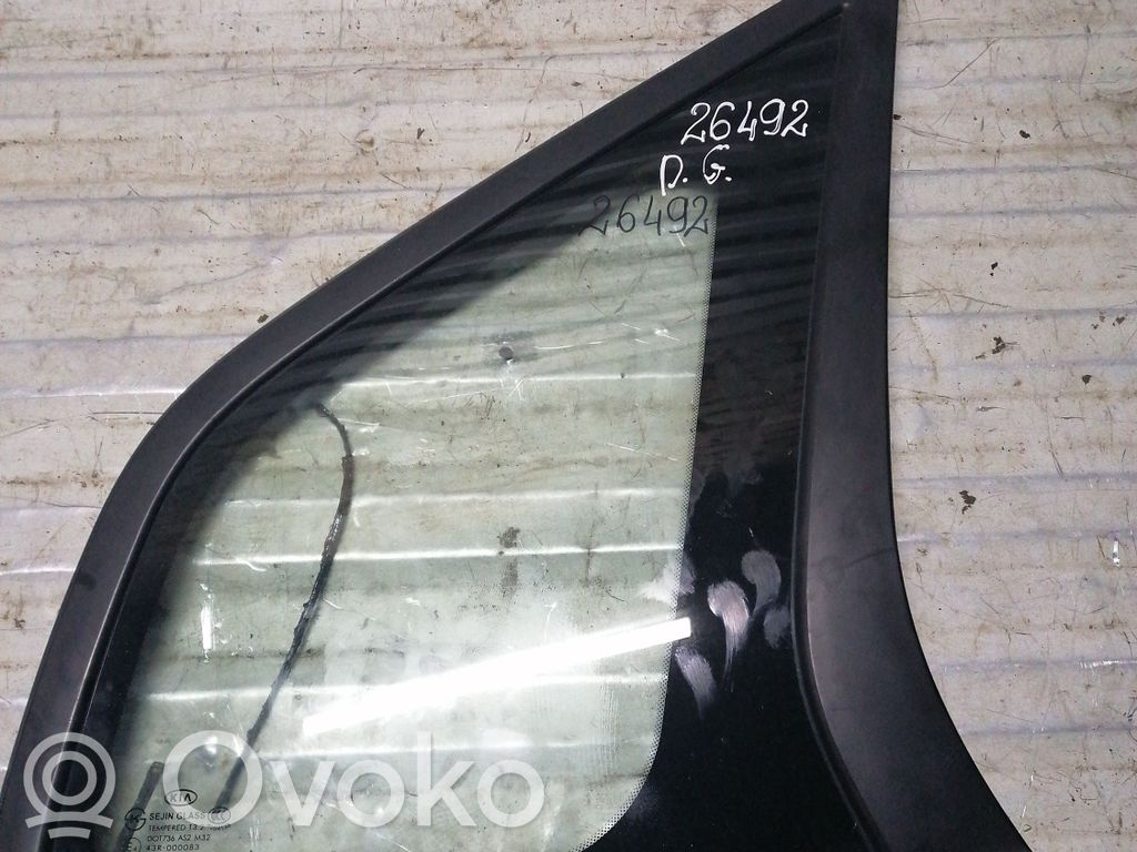 KIA Carens II Rear side window 