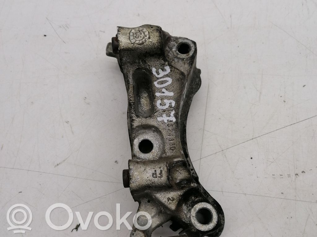 Peugeot 206 Engine mounting bracket 