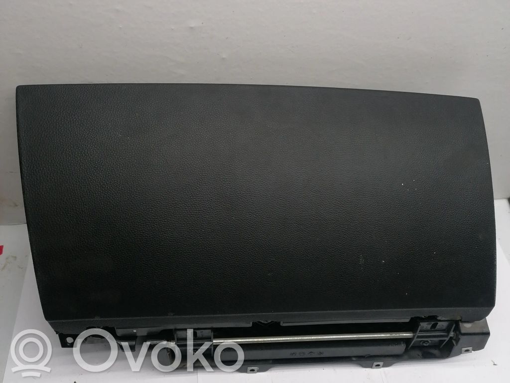 BMW 7 E65 E66 Daiktadėžė 