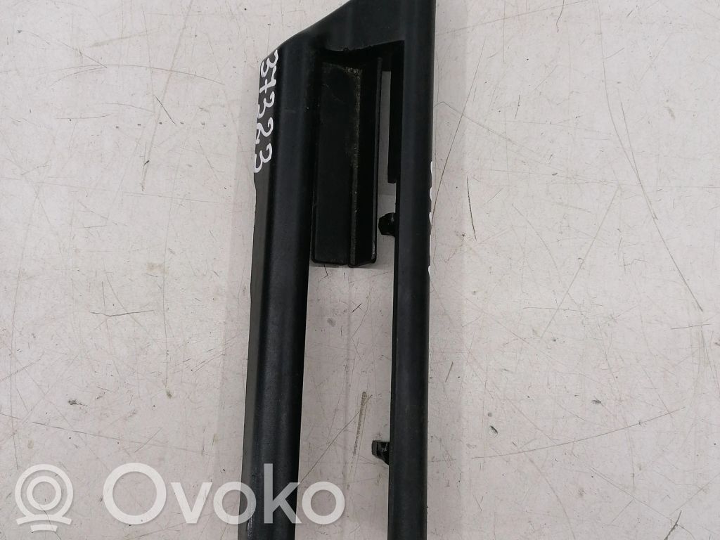 BMW 7 E65 E66 Moldura de la guía del asiento delantero del conductor 