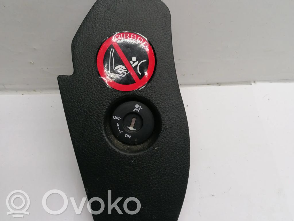 Nissan Tiida C11 Boczny element deski rozdzielczej 