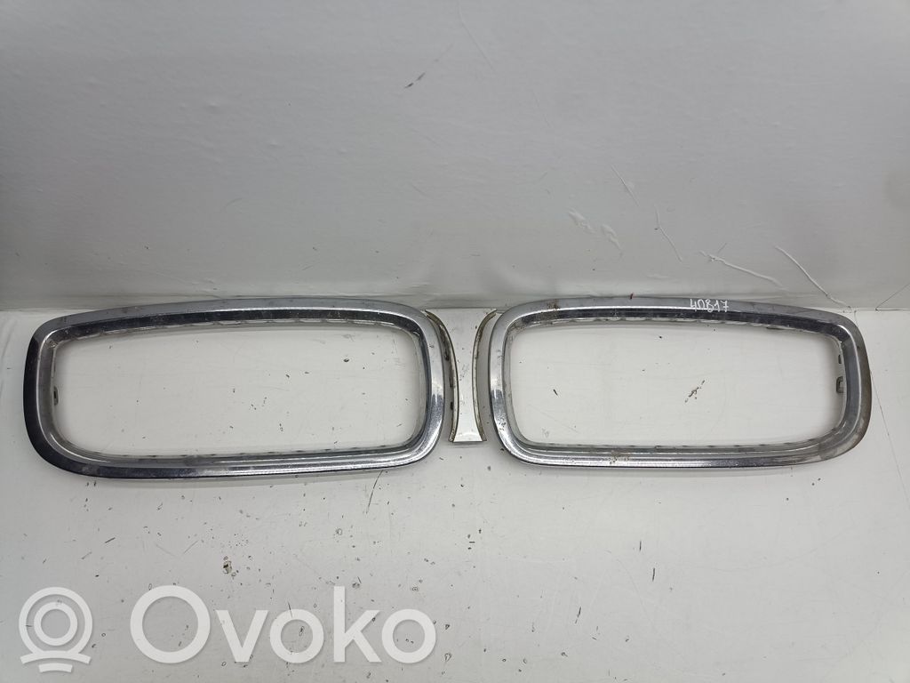 BMW 7 E65 E66 Grotelės priekinės 