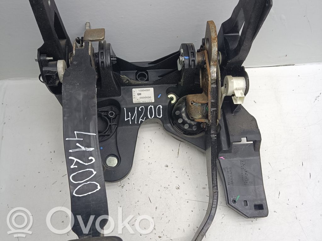 Opel Astra J Pedal assembly 