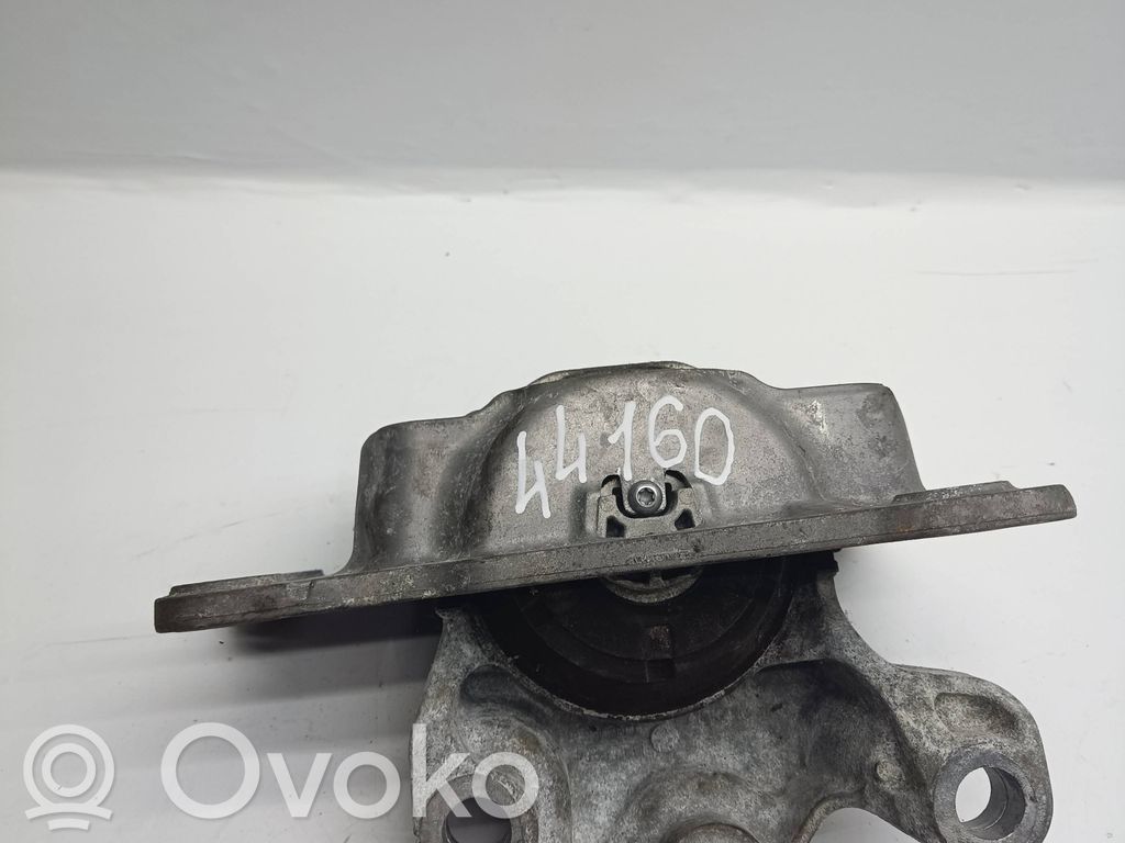 Engine mount bracket   31339949