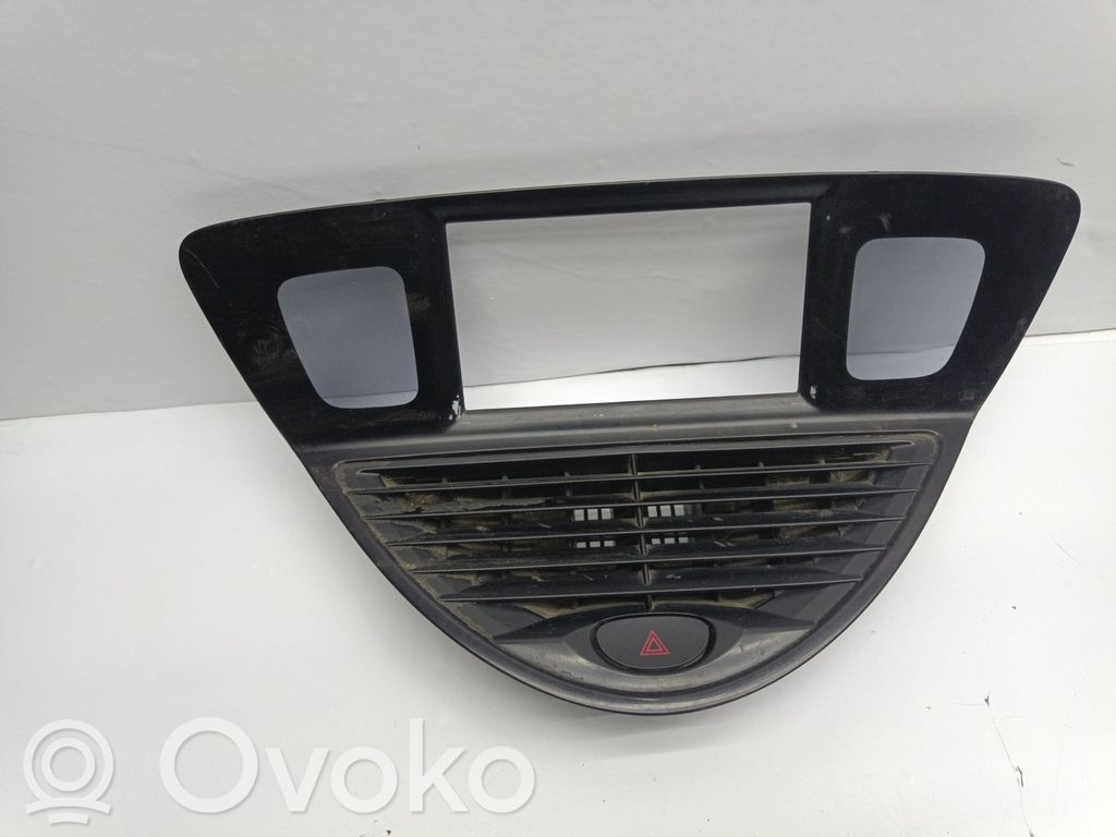 Subaru B9 Tribeca Rejilla de ventilación central del panel 