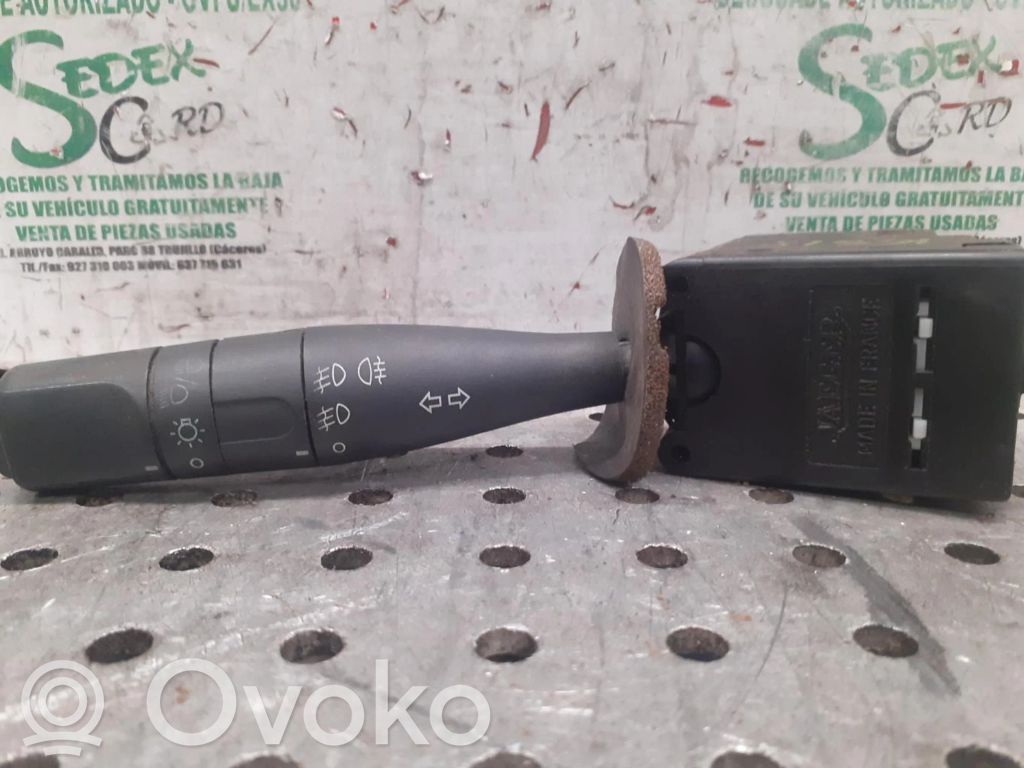 Peugeot 206+ Interruptor de luz 