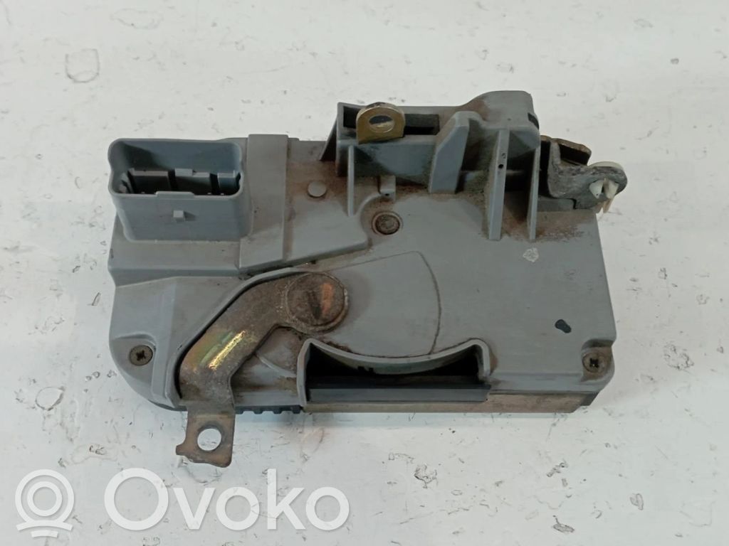 Peugeot 406 Priekšpusē slēdzene 