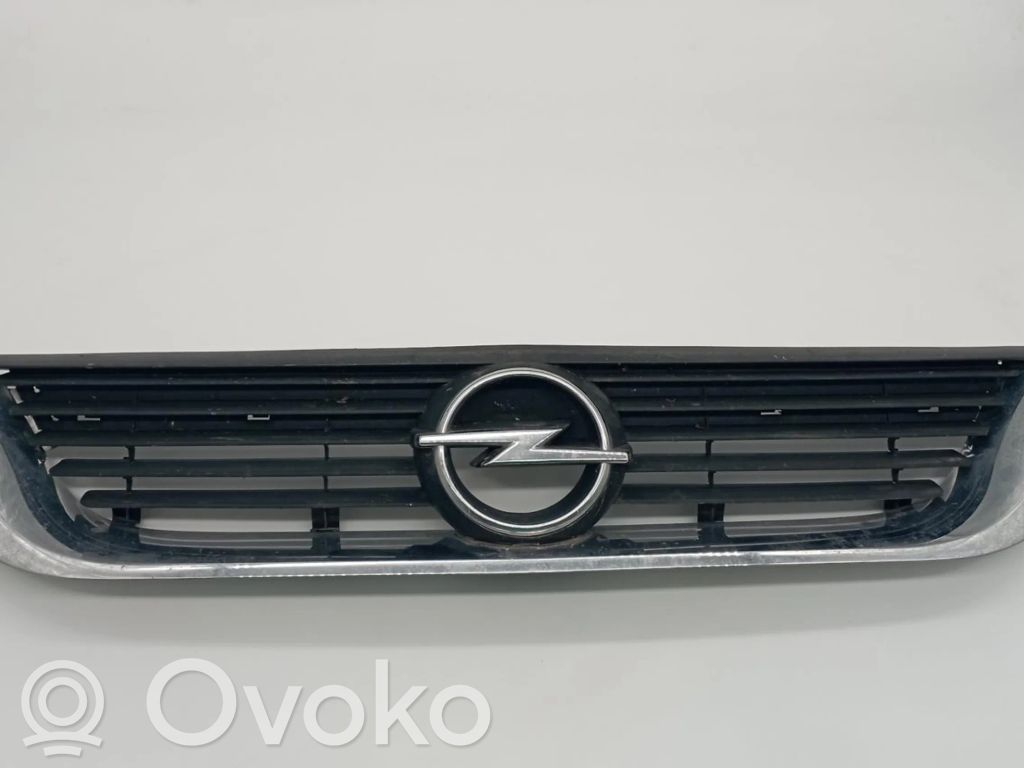 Opel Vectra B Priekšējais režģis 