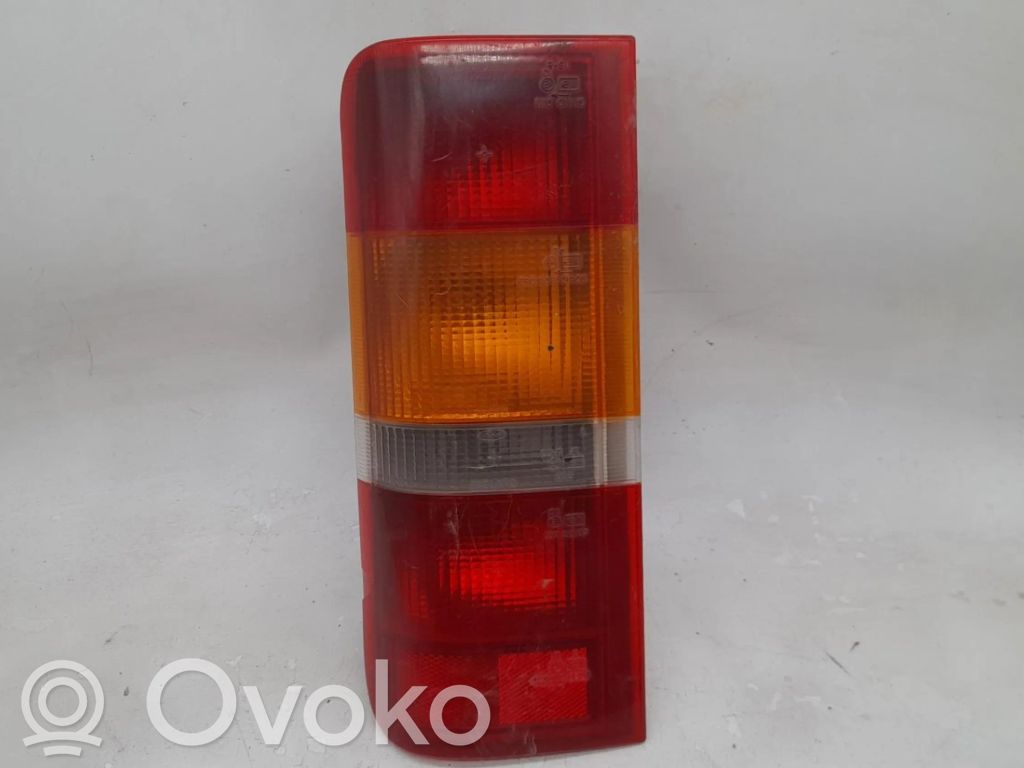 Ford Fiesta Aizmugurējais lukturis virsbūvē 