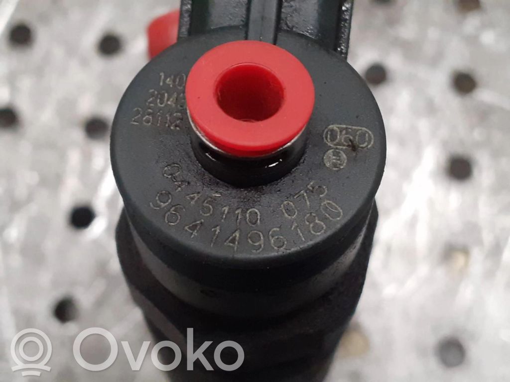 Inyector de combustible   0445110075