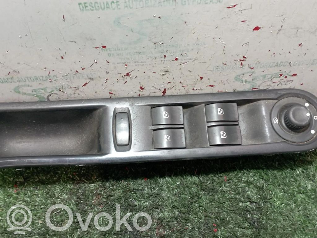 Electric window control switch   015088A