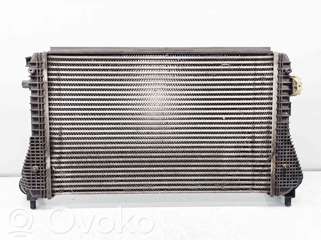 Volkswagen Jetta VI Interkūlerio radiatorius 