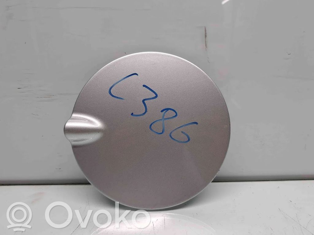 Ford Focus Apdaila aplink degalų bako dangtelį 