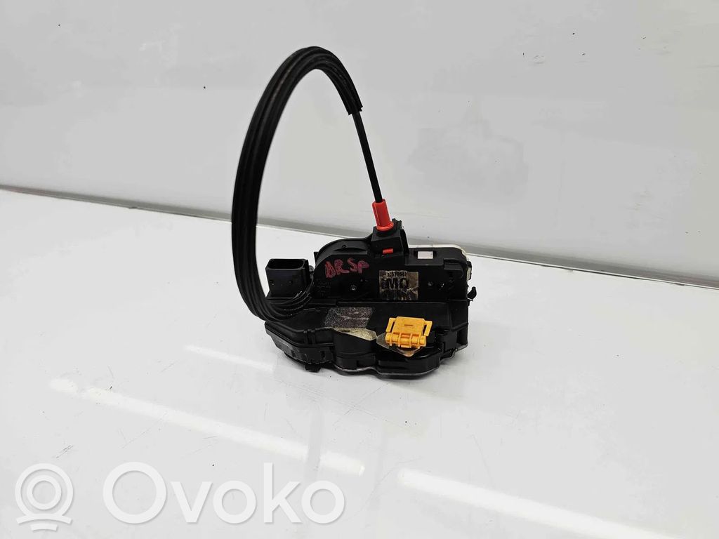 Opel Mokka Etuoven lukko (kahvan vieressä) 